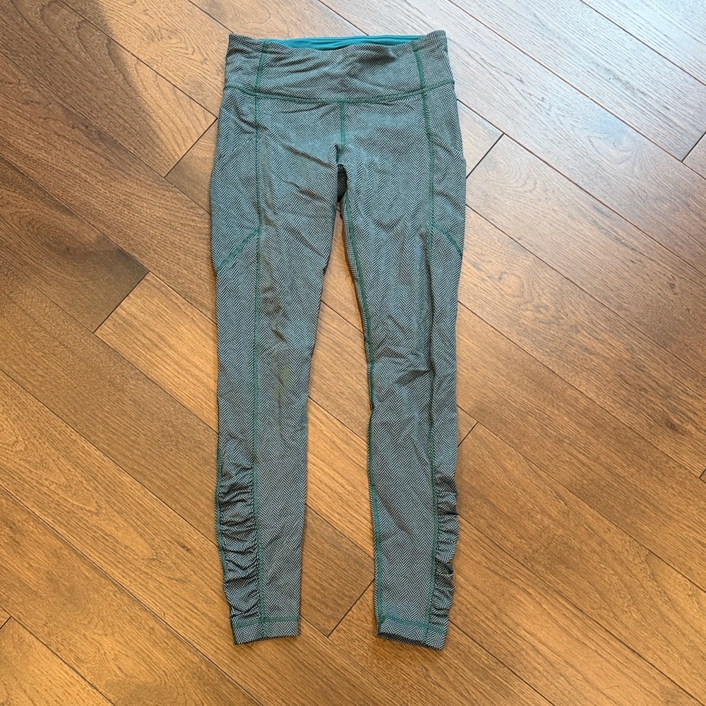 Lululemon Athletica Green Heringbone Turnaround Leggings Size 6 C11-105
